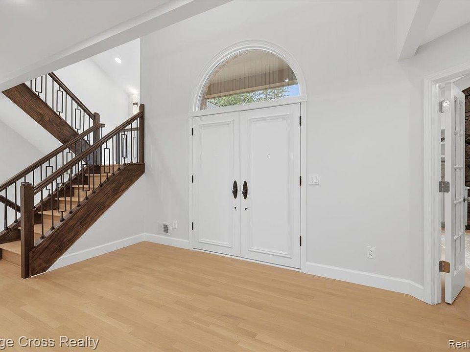 249 Norcliff Dr, photo 4