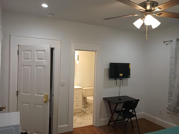 Private bathroom ent