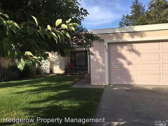 3rd image of 910 Mariposa Ln