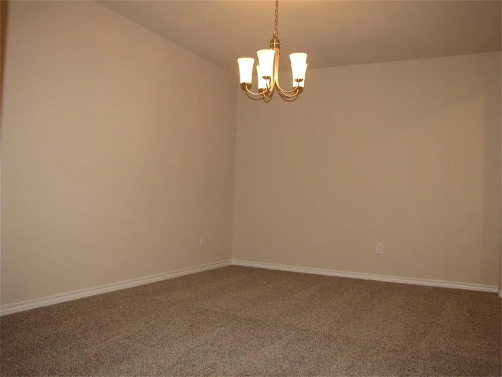 4 bed, 2.0 bath, 2013 sqft, $2,000 — Photo 4