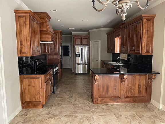 3rd image of 27 Signal Hill Cir