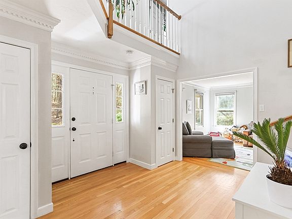 5th image of 157 Seekonk St