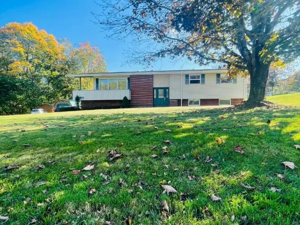 38 Beckwith Dr, Russell, PA 16345