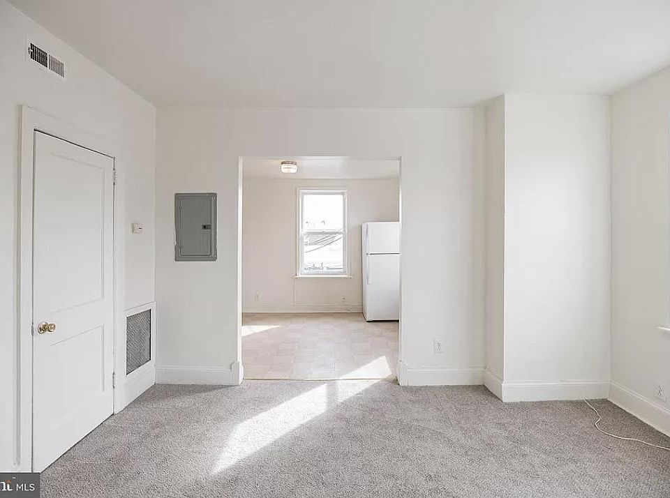 Living room/kitchen semi open concept