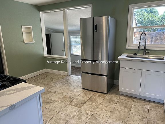 5th image of 476 E Downs St