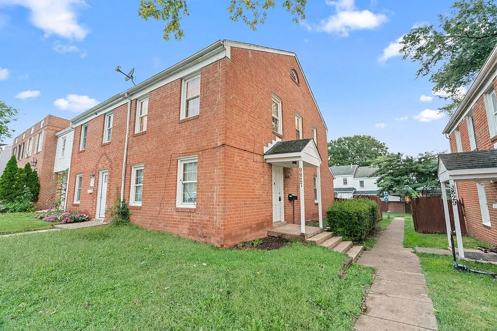 3 bed, 1152 sqft, $1,995 — Photo 1