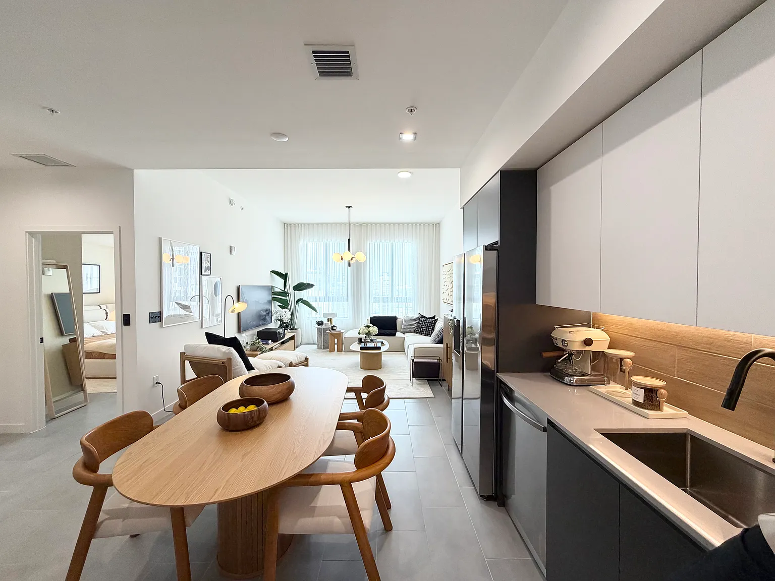 1 bed, 750 sqft, $2,460 — Photo 2