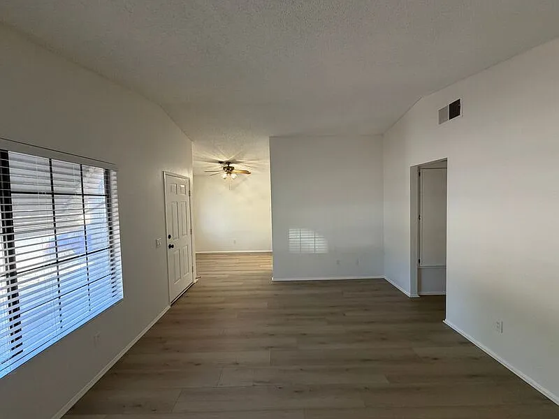 2 bed, 2.0 bath, 900 sqft, $2,095 — Photo 2