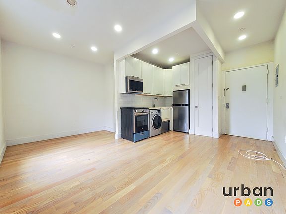 4th image of 975 Washington Ave #4J