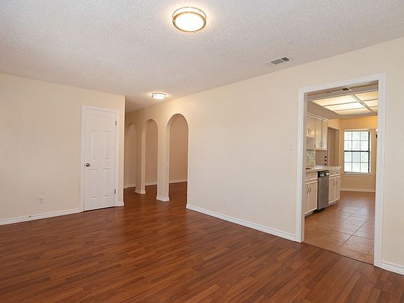 5th image of 1013 Ramble Creek Dr