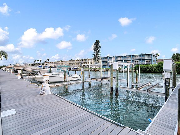 Boat Slip w/ 13K Lift