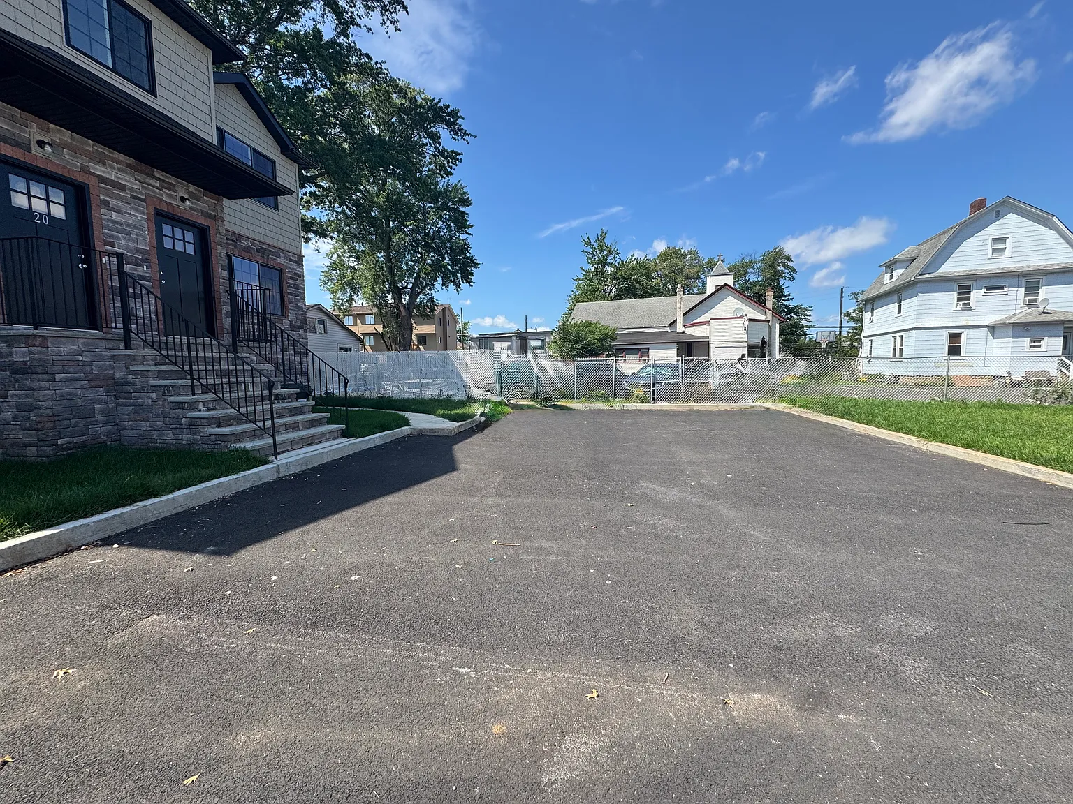 4 bed, $3,500 — Photo 2