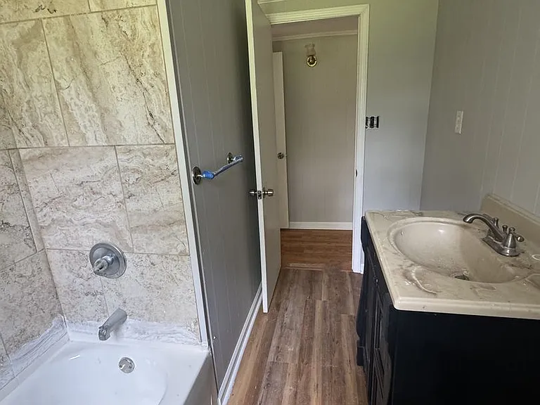 1653 Effie Hwy — Photo 8
