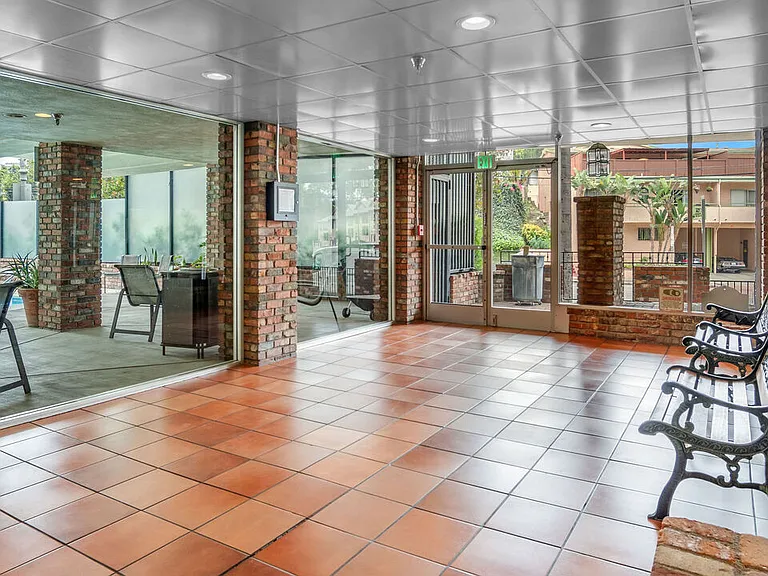 2260 N Cahuenga Blvd #106 — Photo 29