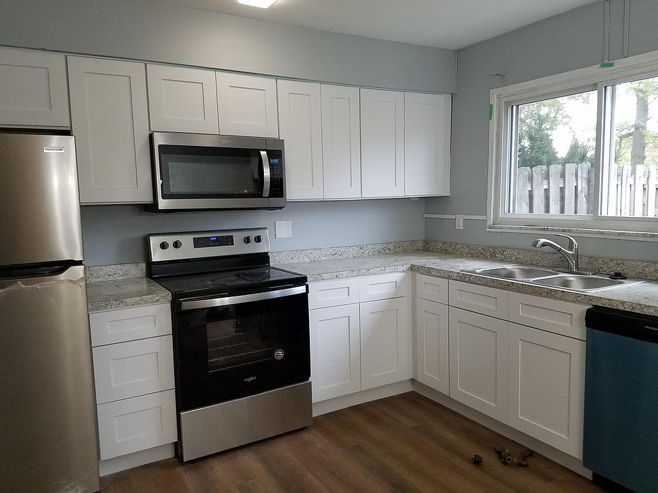 1st image of 12 Trenton Sq #12