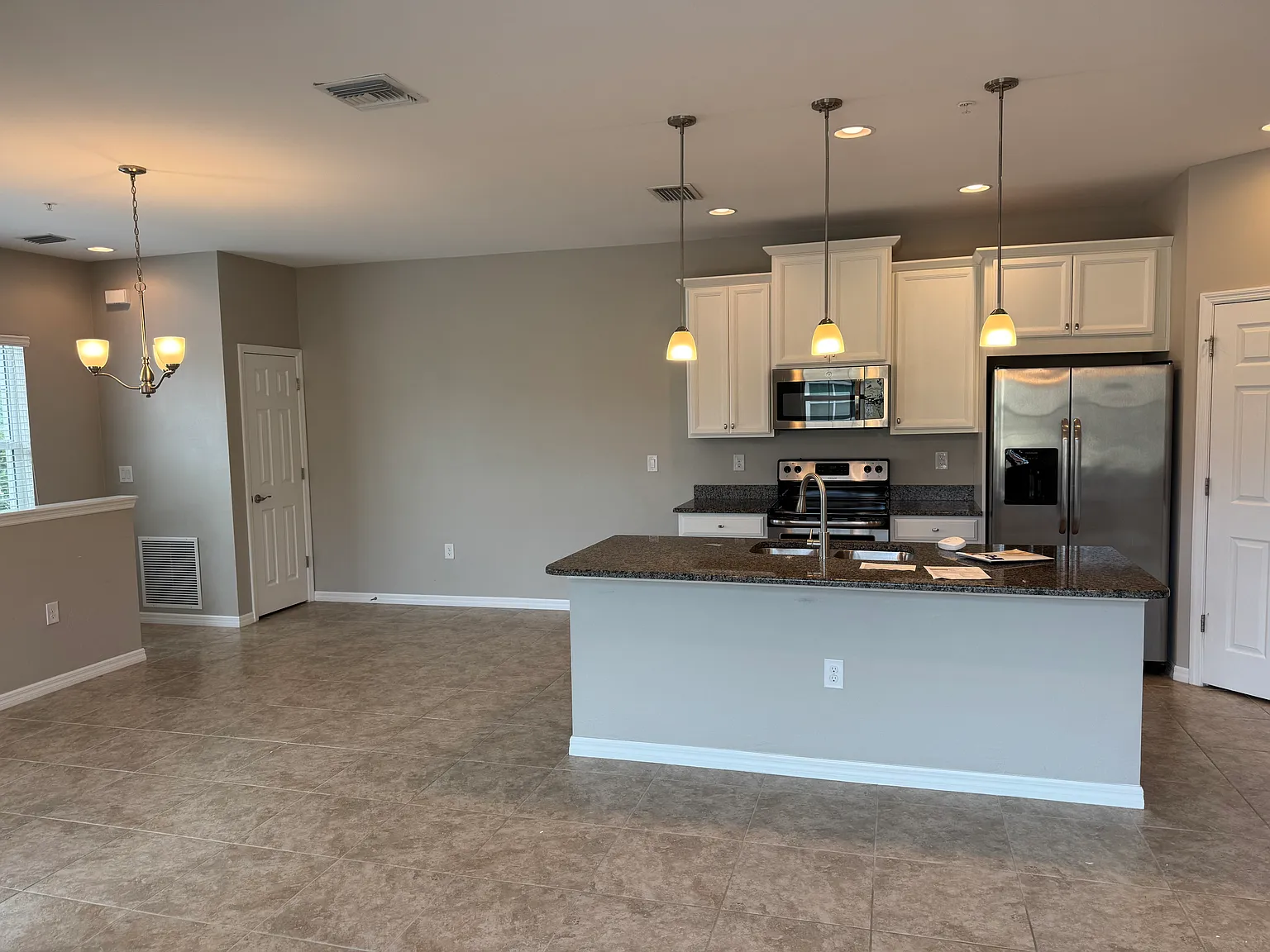 2 bed, 1135 sqft, $2,250 — Photo 3