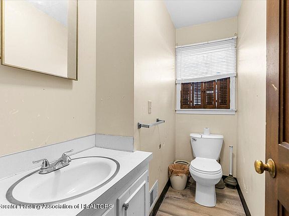 5th image of 3600-3602 Sandhurst Dr