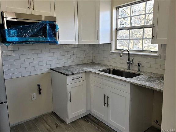 4th image of 15 Lexington Hl Unit 12