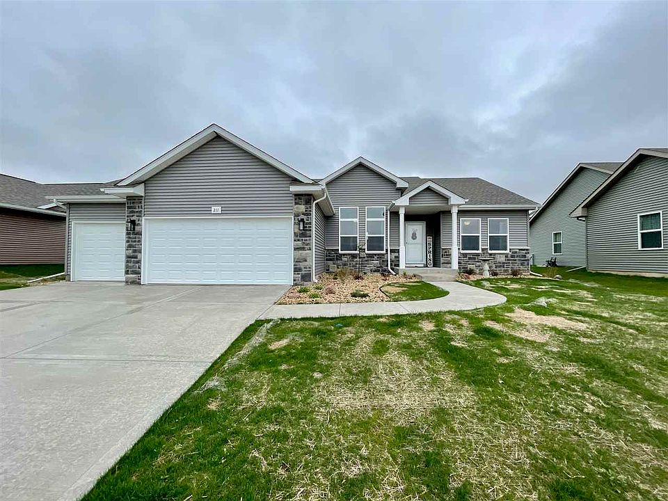 1st image of 211 Brooke Dr