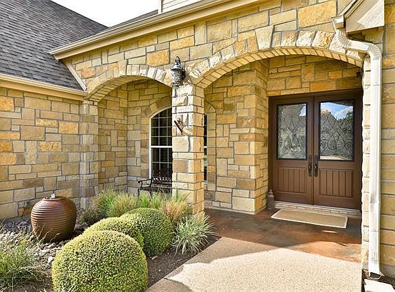 3rd image of 2326 Lynbrook Dr