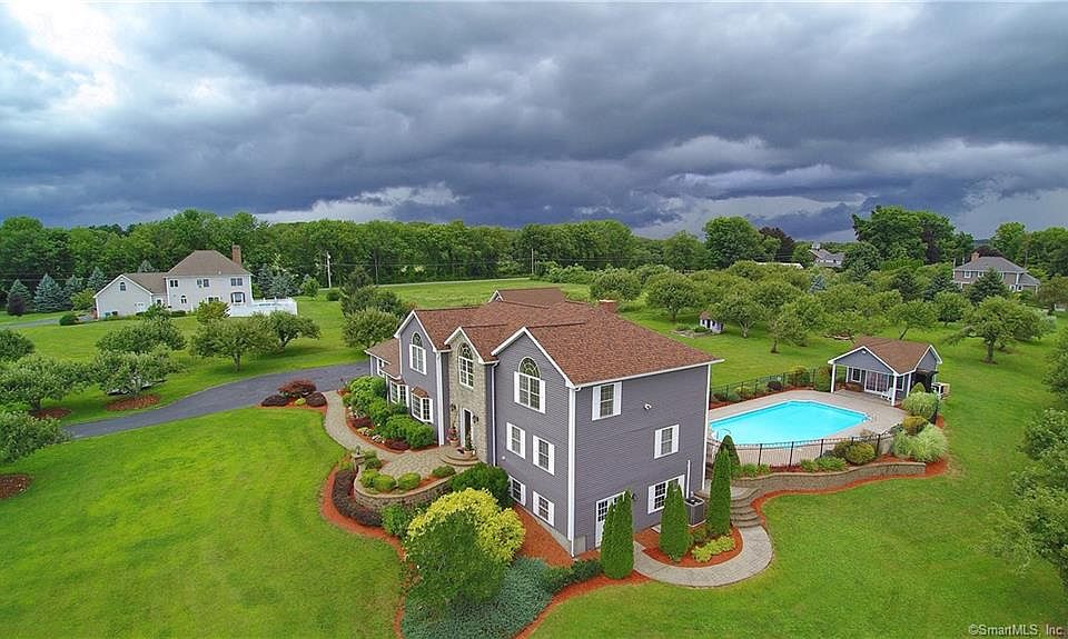 1st image of 17 Blossom Dr