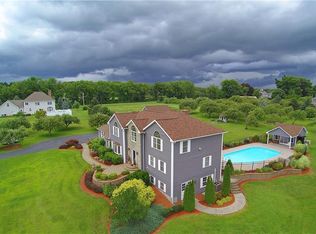 17 Blossom Dr, Pomfret Center, CT 06259