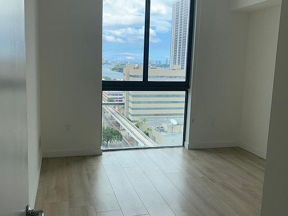 5th image of 1502 NE Miami Pl APT 11