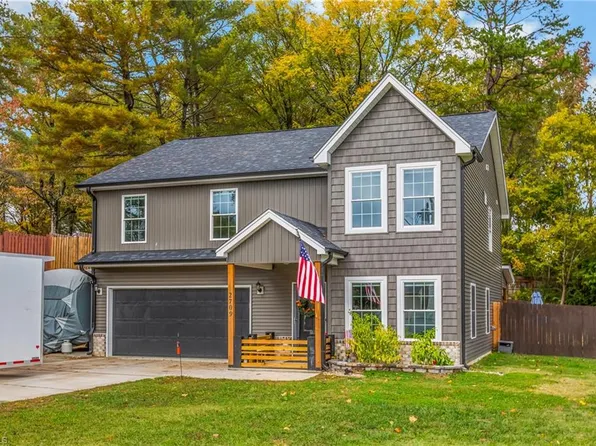 2709 Farmbrook Rd, Winston Salem, NC 27103