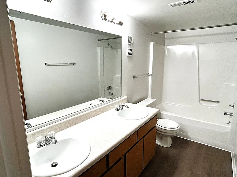 Charter Oaks Apartments — Photo 188