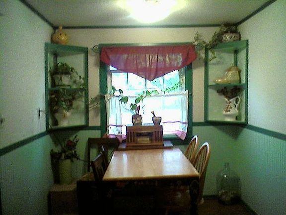 Breakfast nook, dining rm, and bonus room