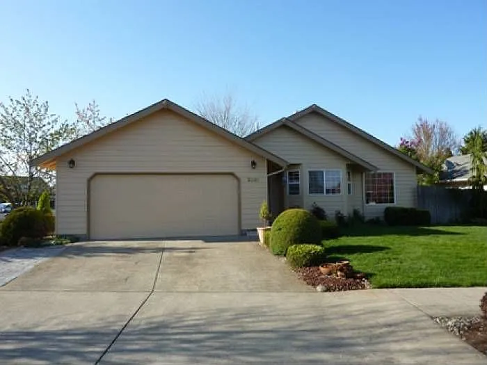 2381 Dale Ave photo 1