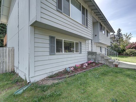2nd image of 3125 Aegean Blvd NE