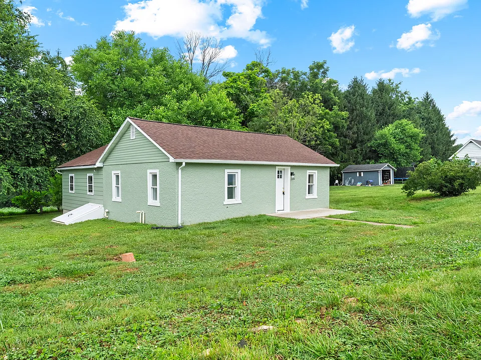 284 Ellicott Rd