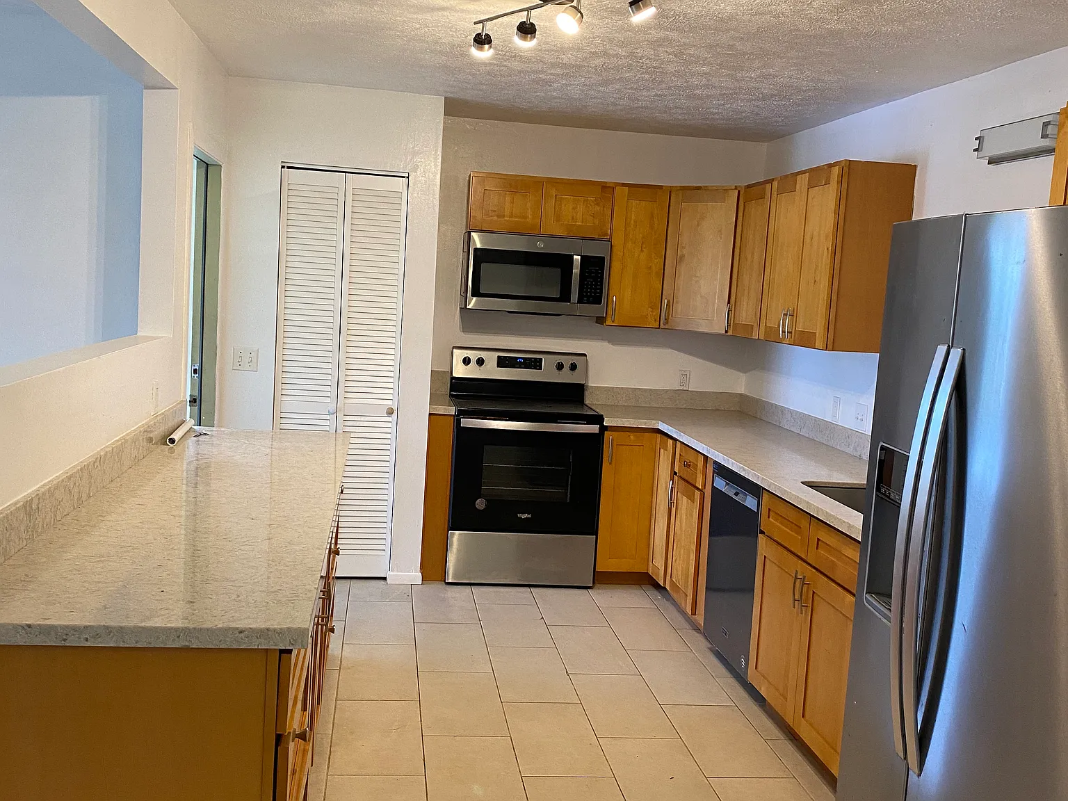 3 bed, 1350 sqft, $2,850 — Photo 2