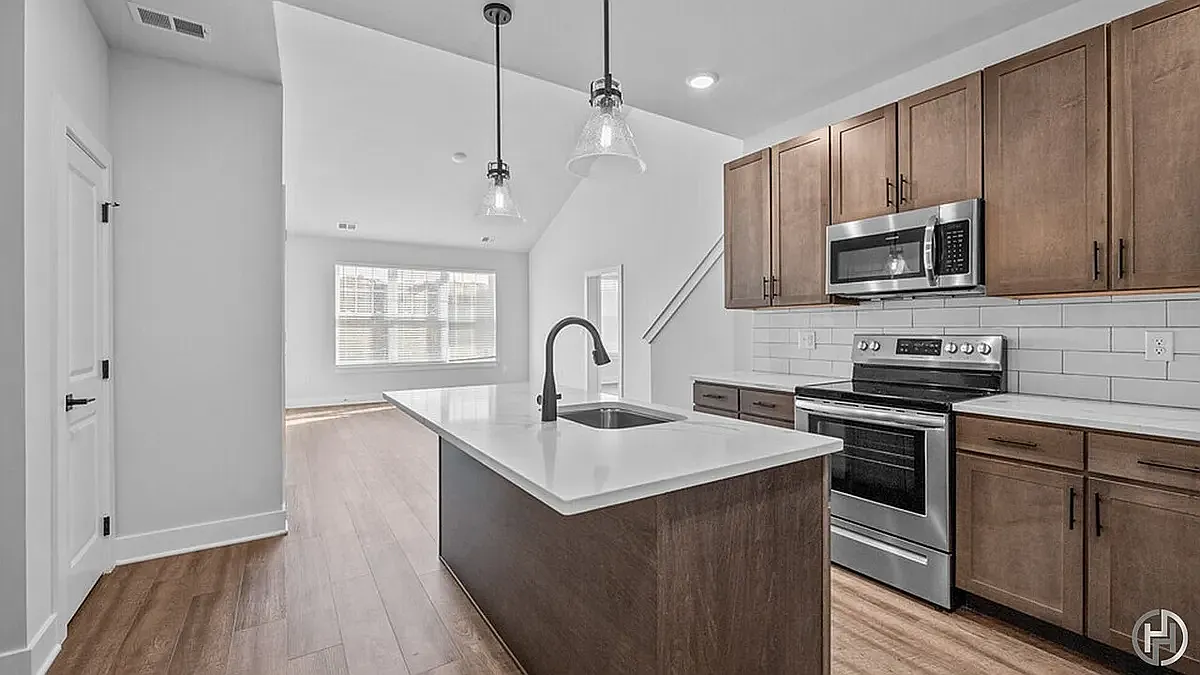 HH Bath View Apartments — Photo 1