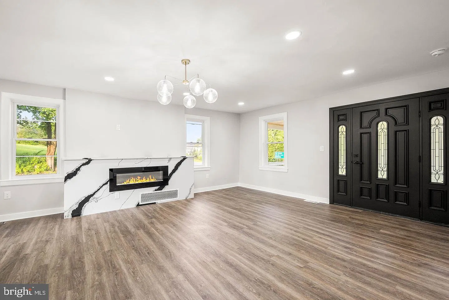3 bed, 1.5 bath, 1300 sqft, $2,300 — Photo 4