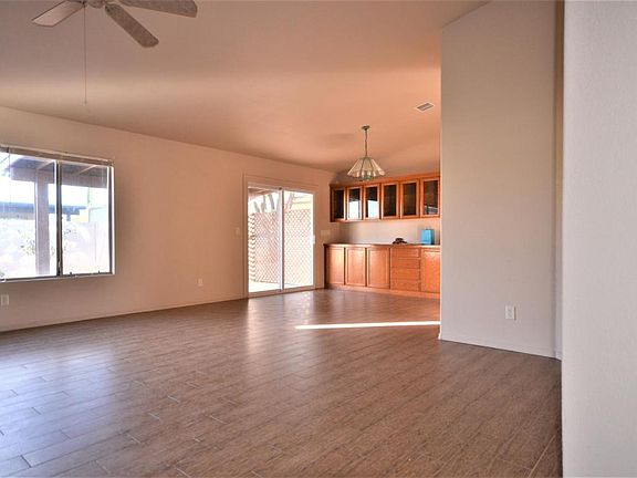 3rd image of 2800 Raven Dr