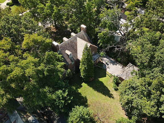4th image of 4207 Saint Paul St