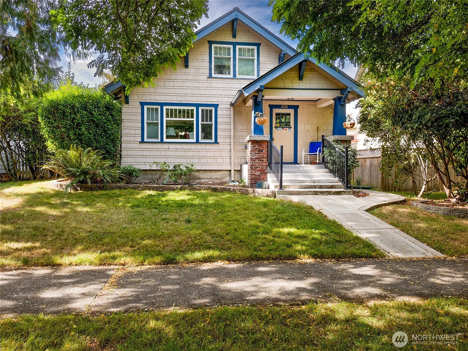 1028 N Oakes Street photo 1
