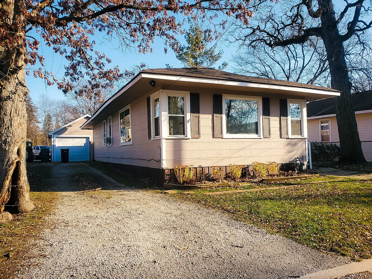 35665 N Grove Ave photo 1
