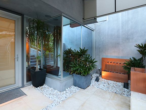 4th image of 1404 Glen Oaks Blvd
