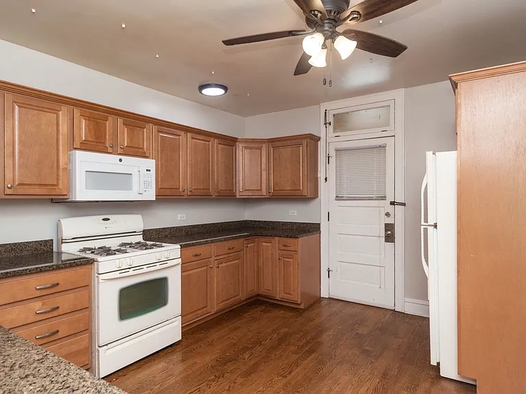 5749 N Artesian Ave #2 — Photo 10