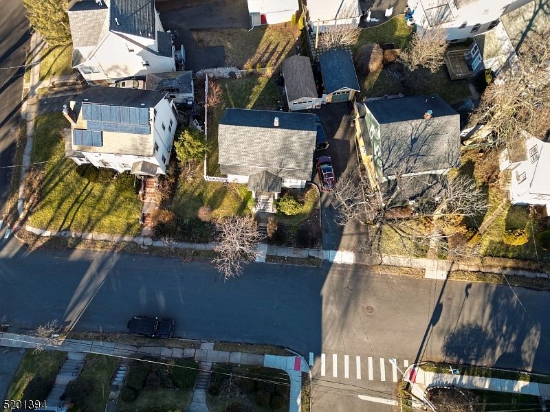1st image of 77 Woodside Rd