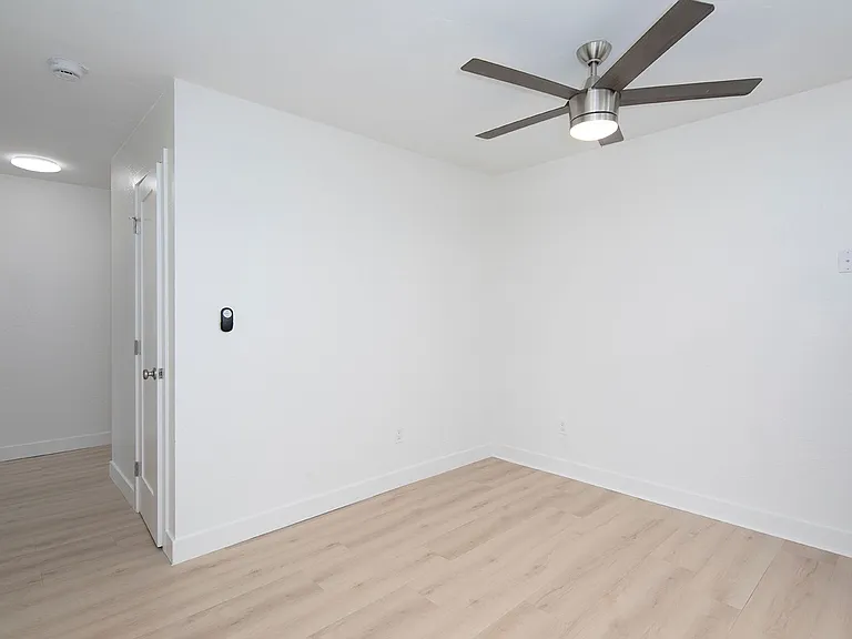 Wexford Manor Apartments — Photo 24