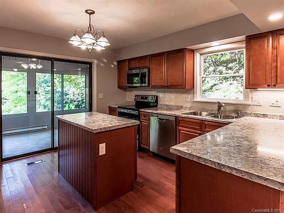 5th image of 202 Haywood Knolls Dr