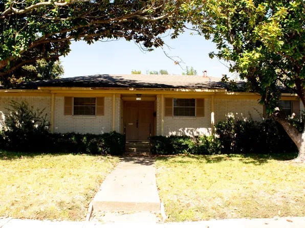 1529 Douglas Dr, Garland, TX 75041