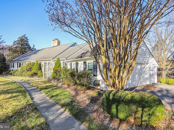 3rd image of 13201 Foxden Dr
