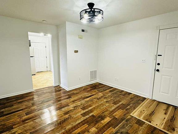 4th image of 704 S 2nd St #5
