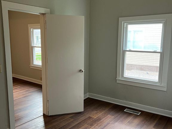 5th image of 521 Humes Ave NE