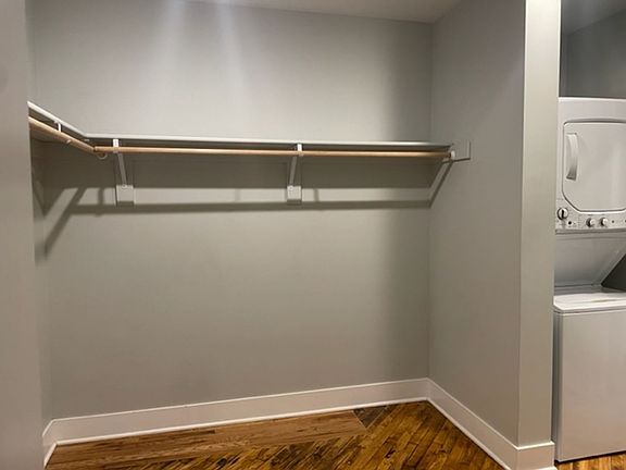 4th image of 2570 Farnam St #207